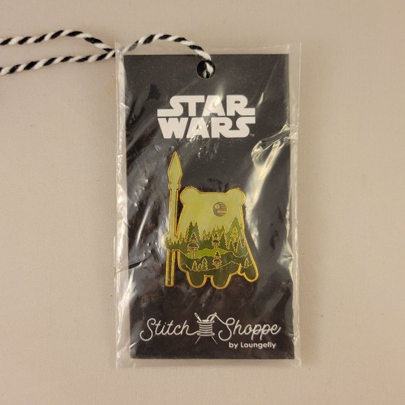 Loungefly Stitch Shoppe Ewok Endor lapel pin - Picture 1 of 2